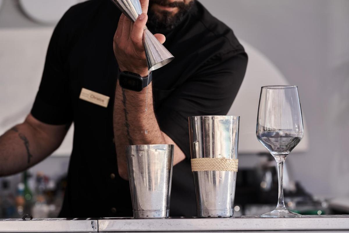 Kouros Hotel & Suites