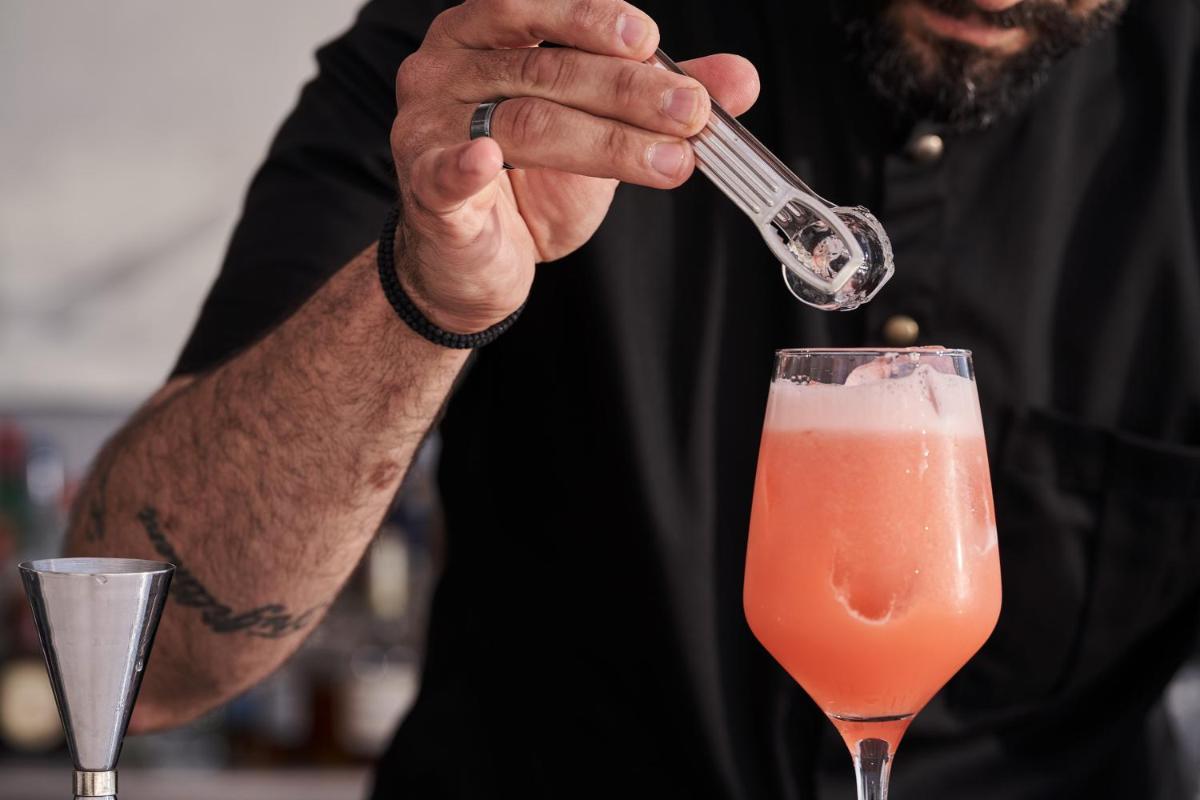 Kouros Hotel & Suites