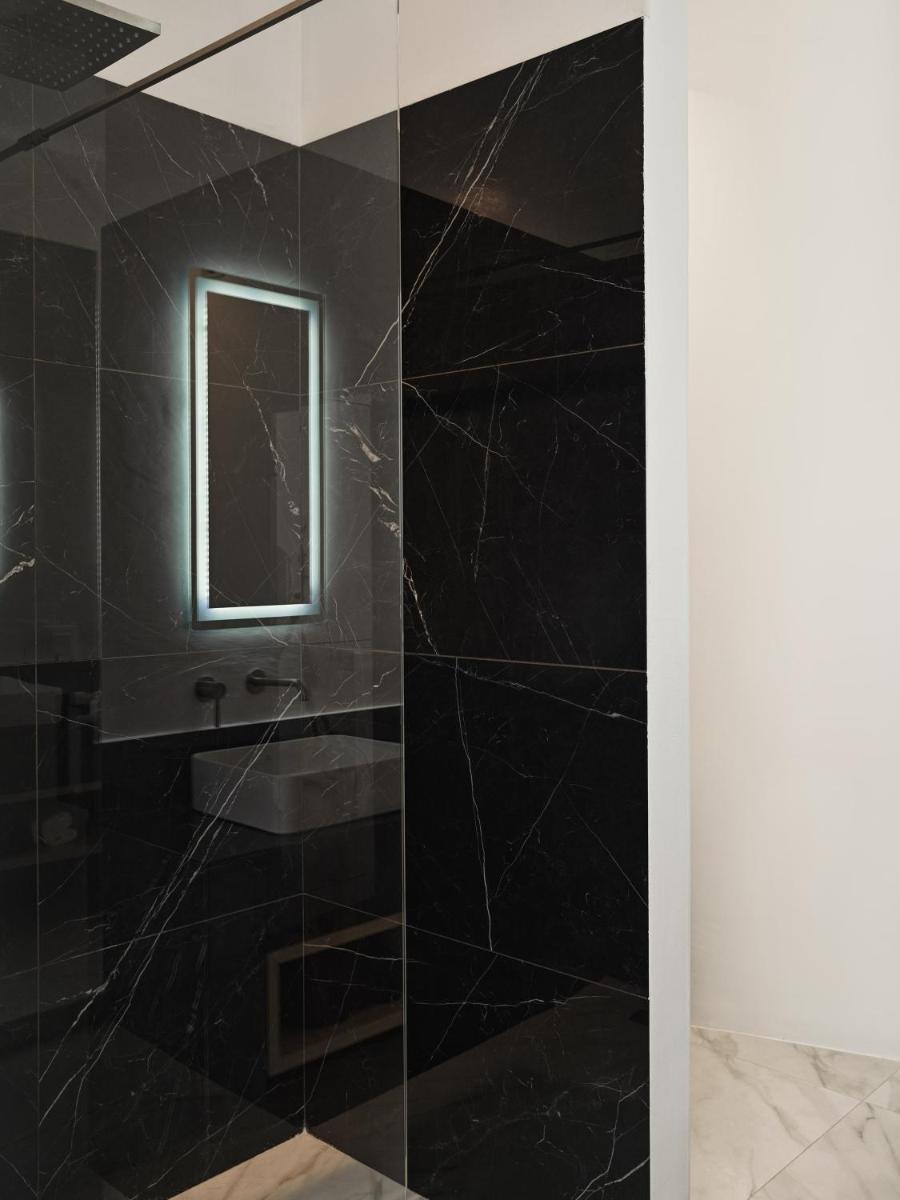 Kouros Hotel & Suites