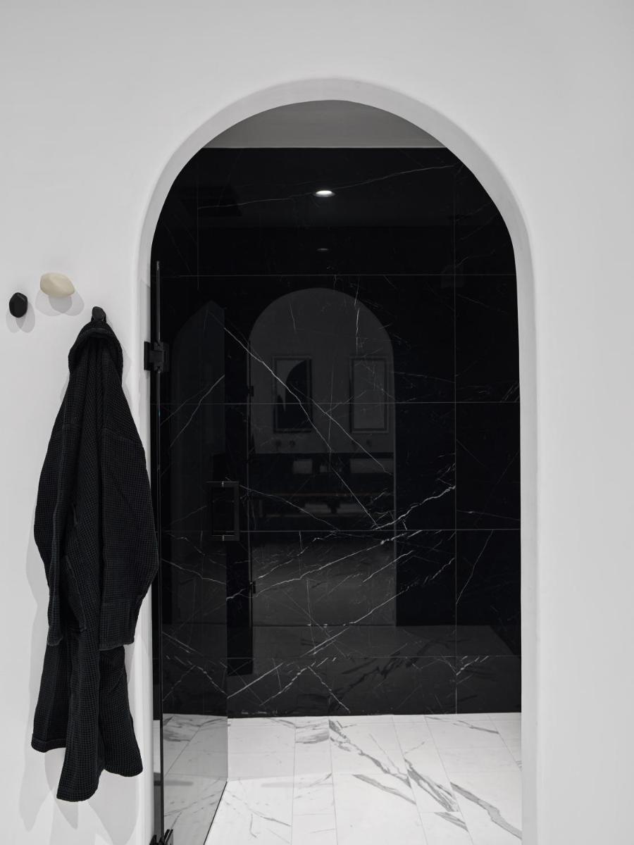 Kouros Hotel & Suites