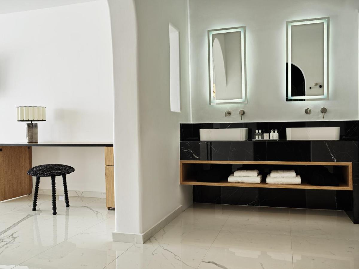 Kouros Hotel & Suites