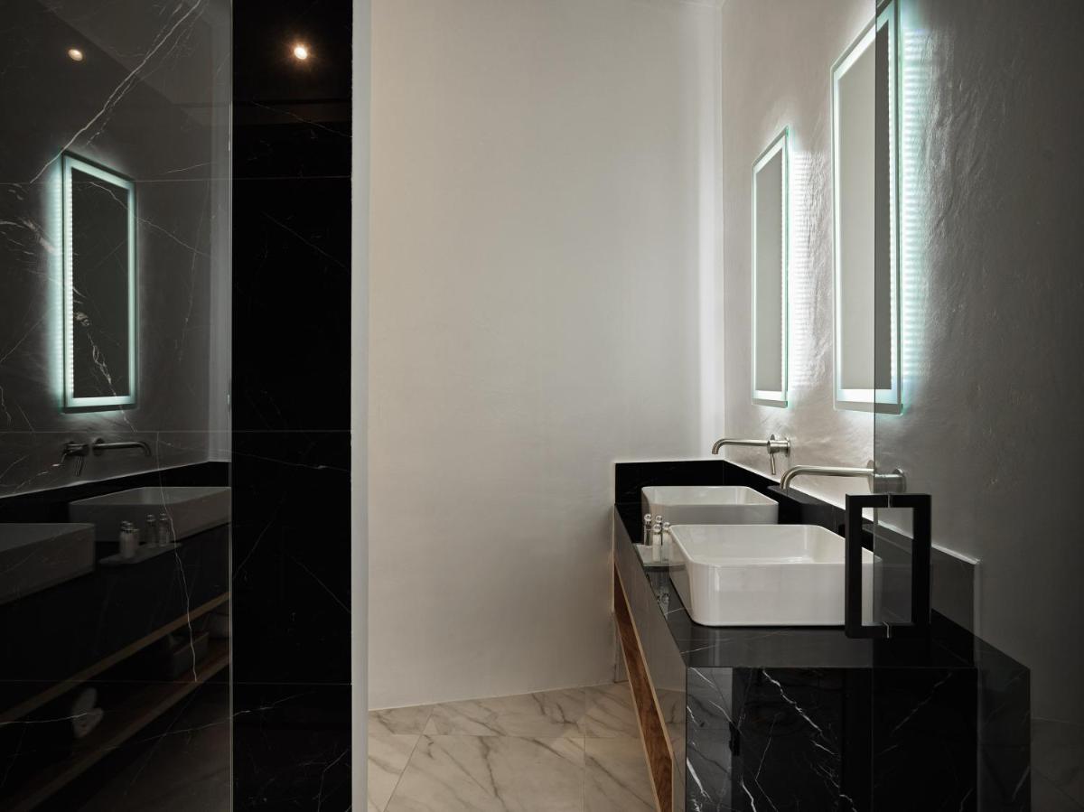 Kouros Hotel & Suites