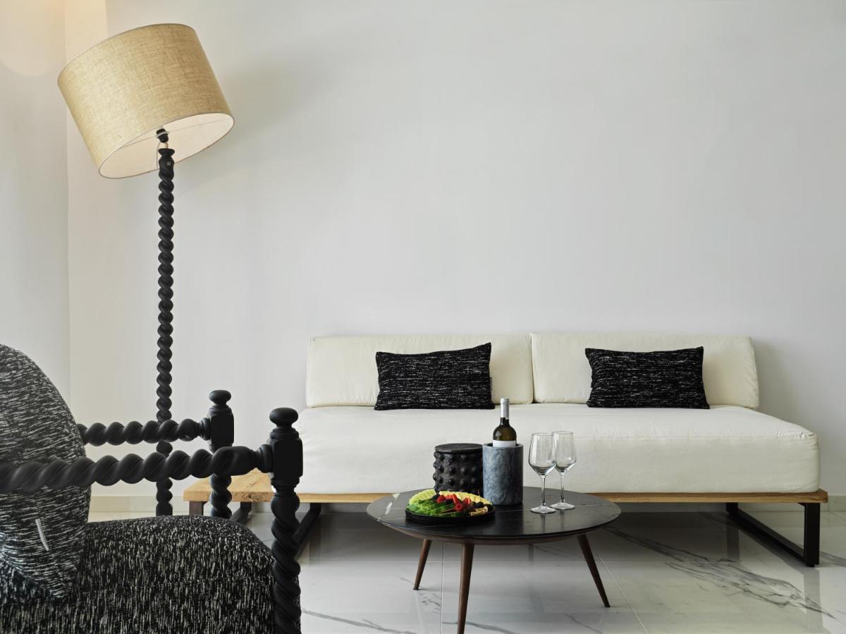 Kouros Hotel & Suites