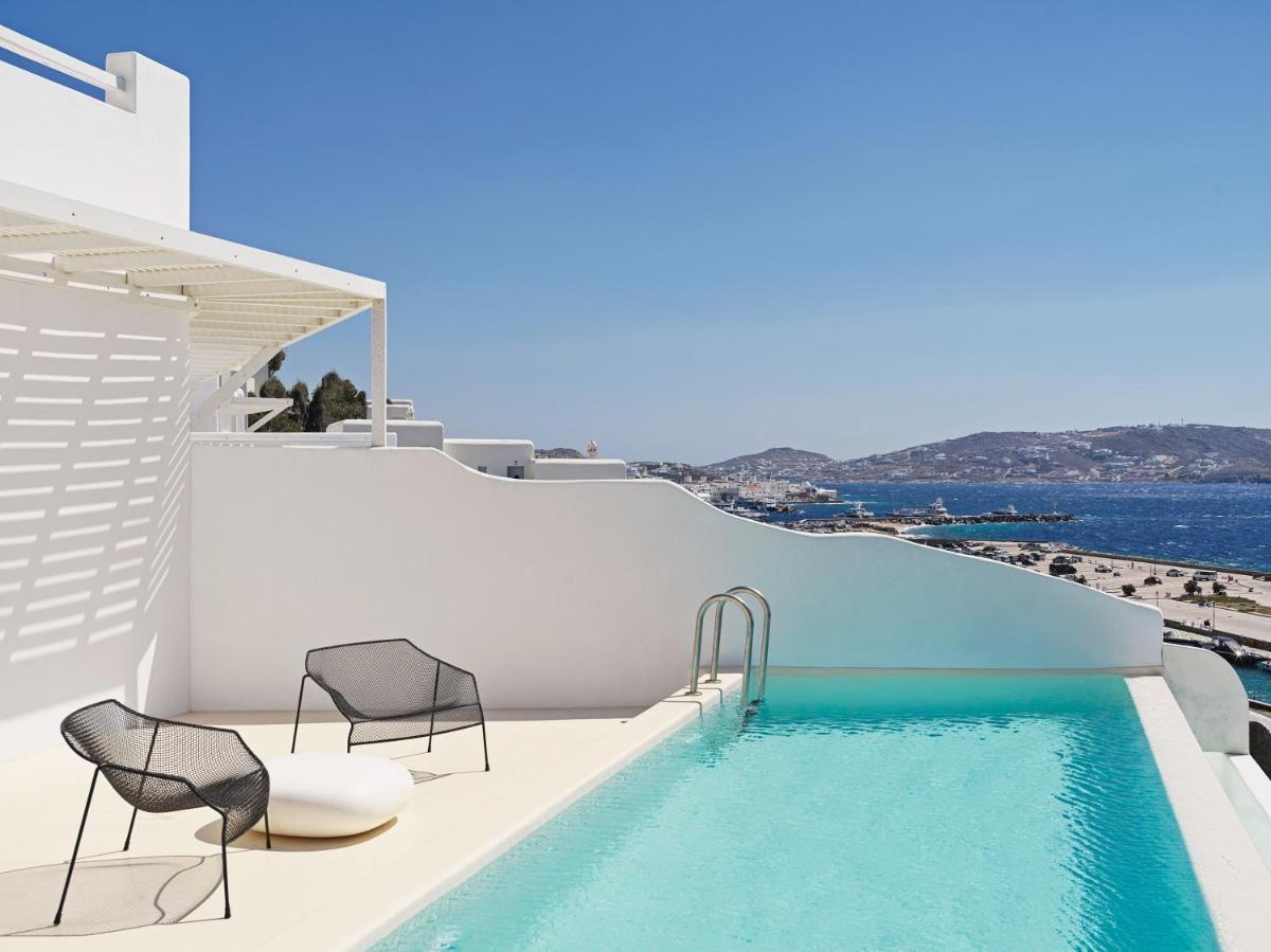 Kouros Hotel & Suites