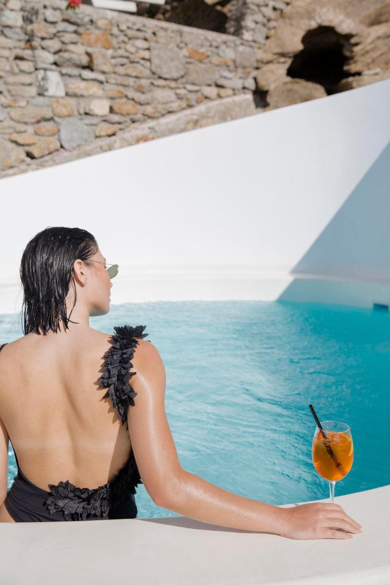 Kouros Hotel & Suites