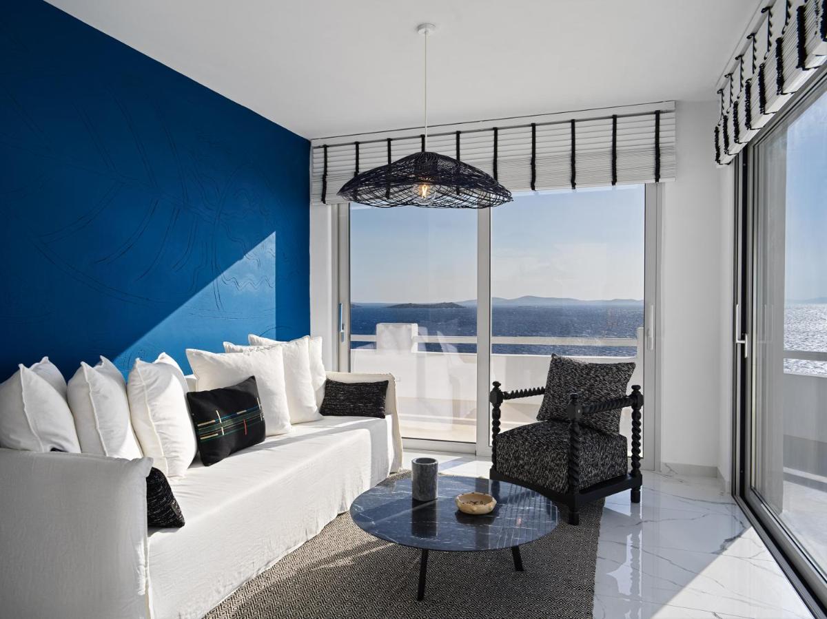 Kouros Hotel & Suites