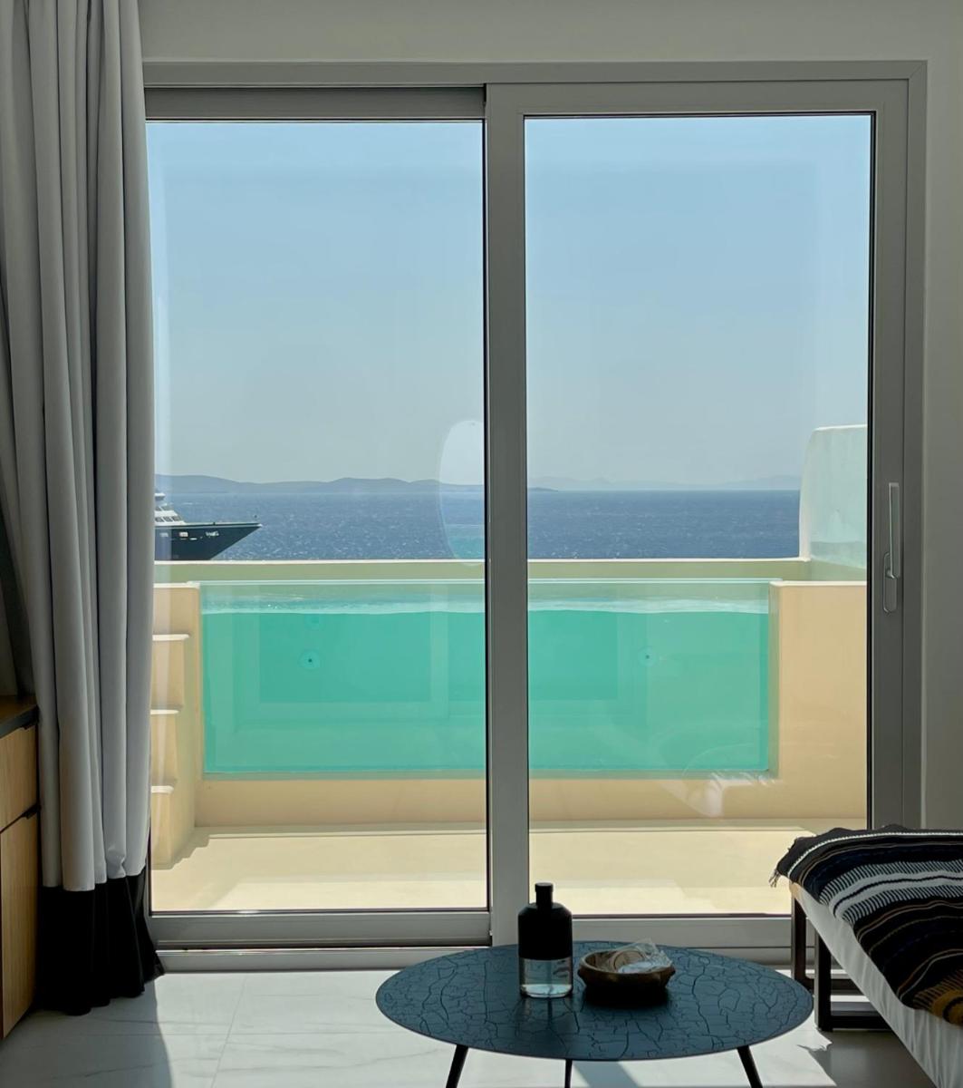 Kouros Hotel & Suites