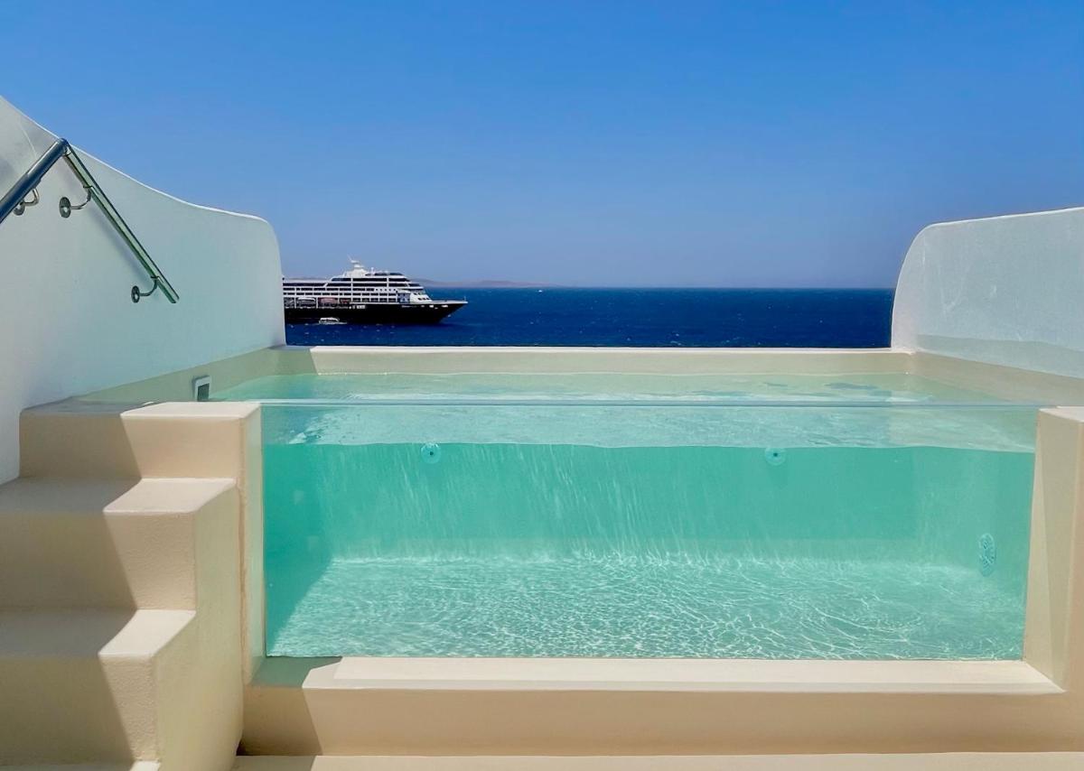 Kouros Hotel & Suites