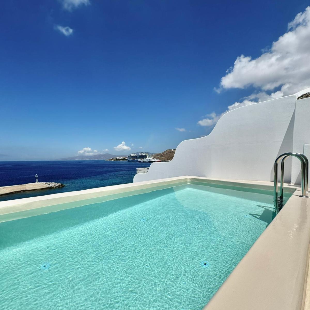 Kouros Hotel & Suites