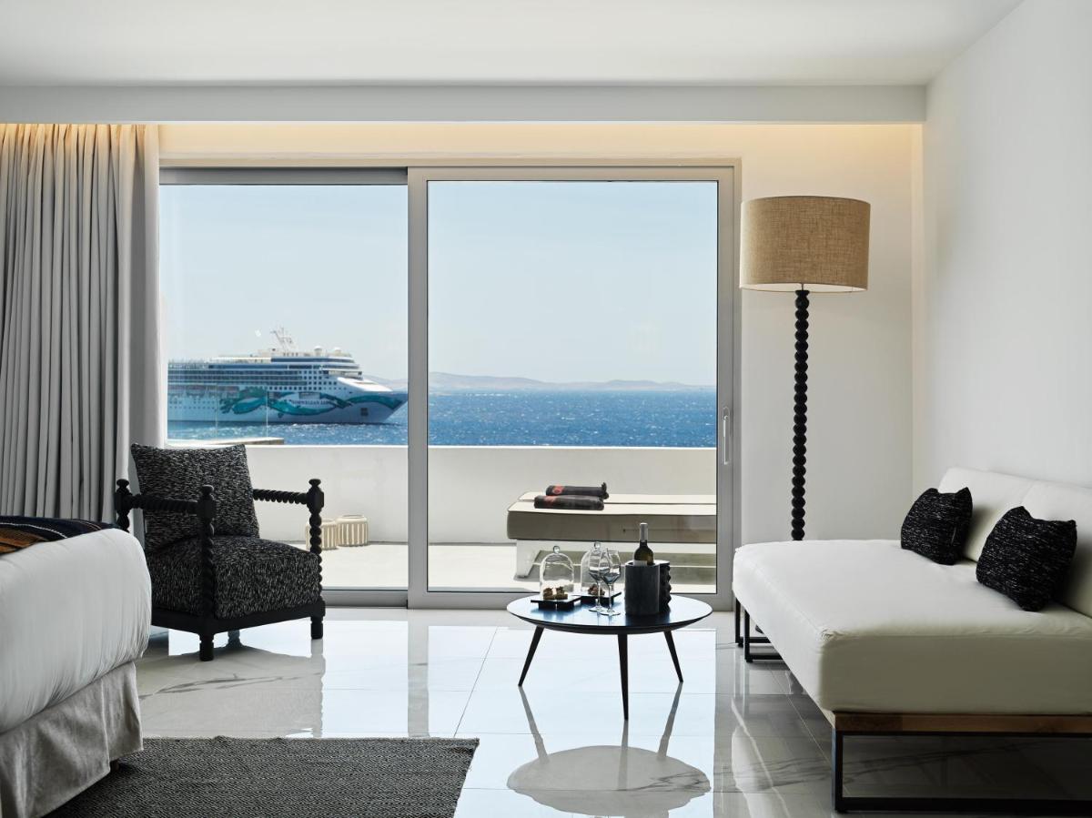 Kouros Hotel & Suites