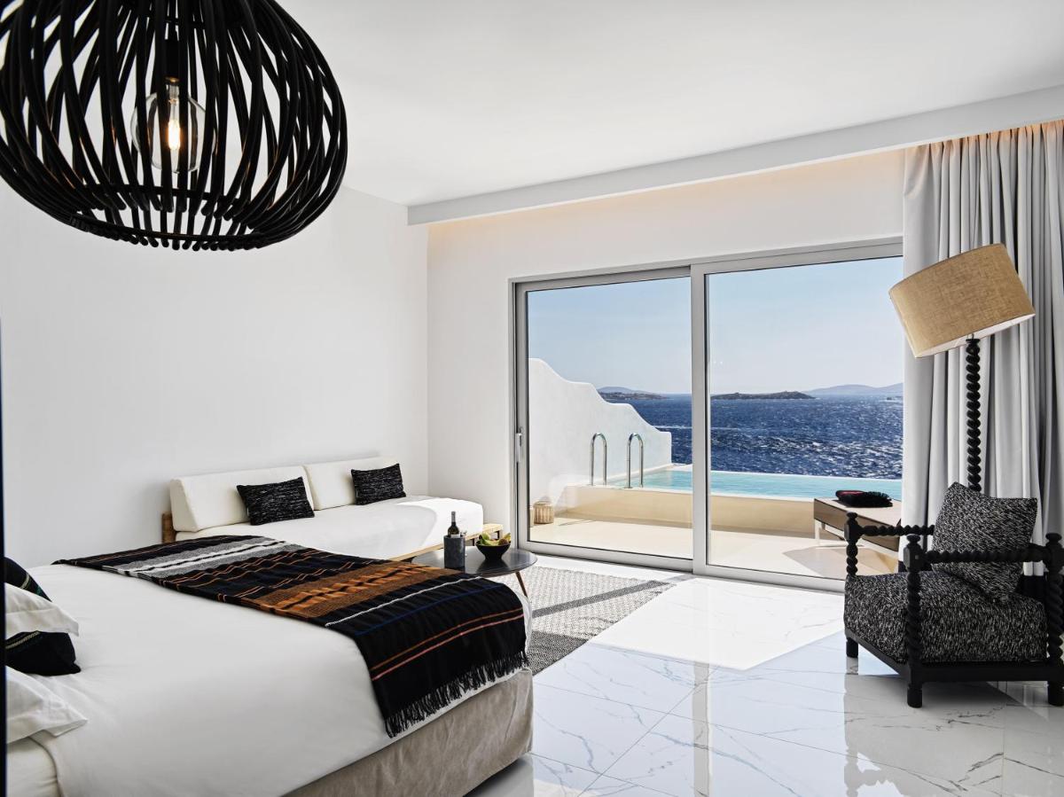 Kouros Hotel & Suites