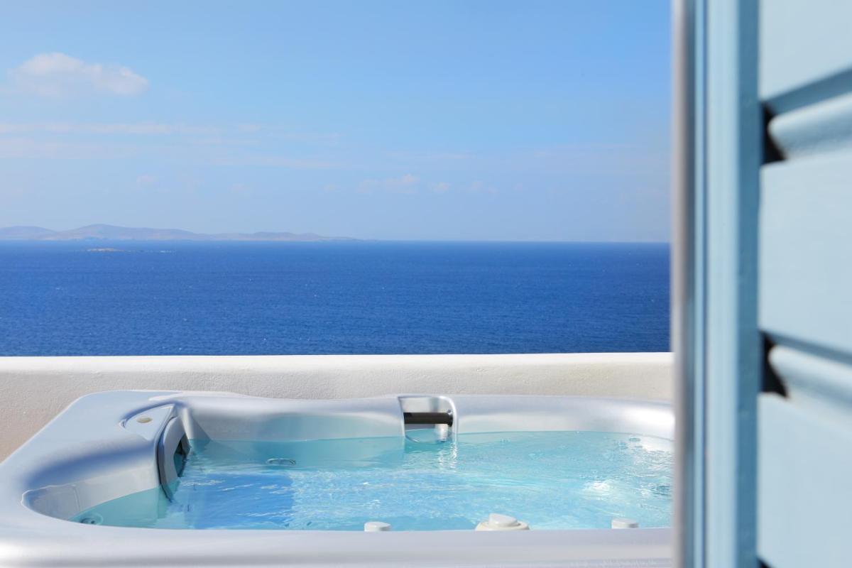 Kouros Hotel & Suites