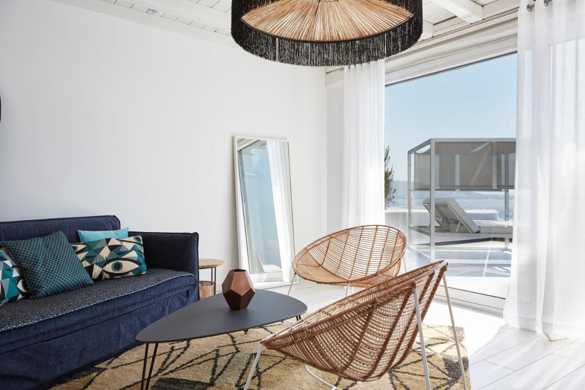Kouros Hotel & Suites