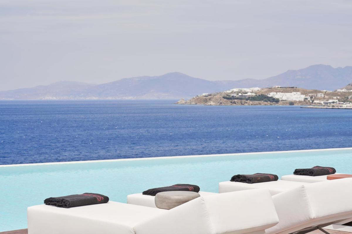 Kouros Hotel & Suites
