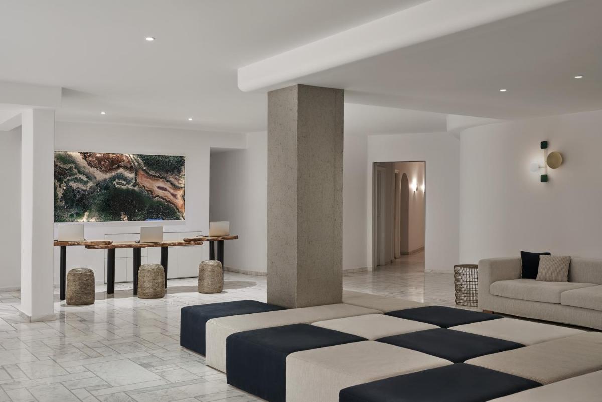 Kouros Hotel & Suites