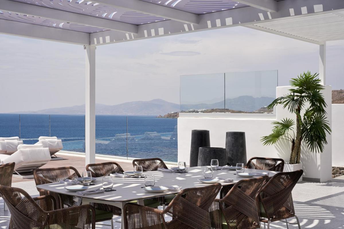 Kouros Hotel & Suites
