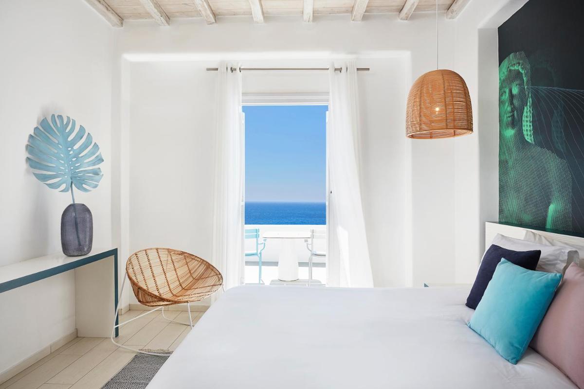 Kouros Hotel & Suites