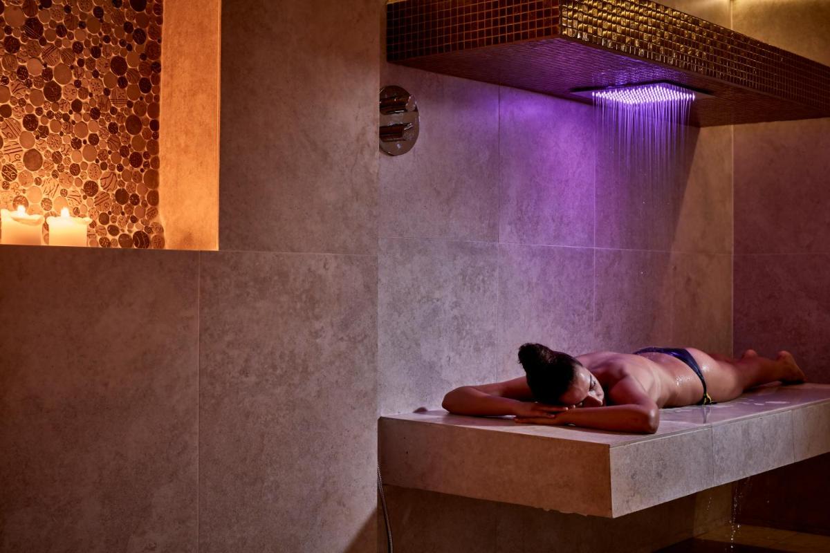 Kouros Hotel & Suites