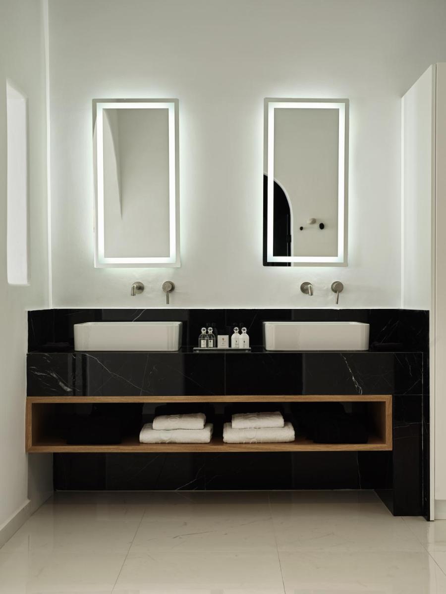 Kouros Hotel & Suites
