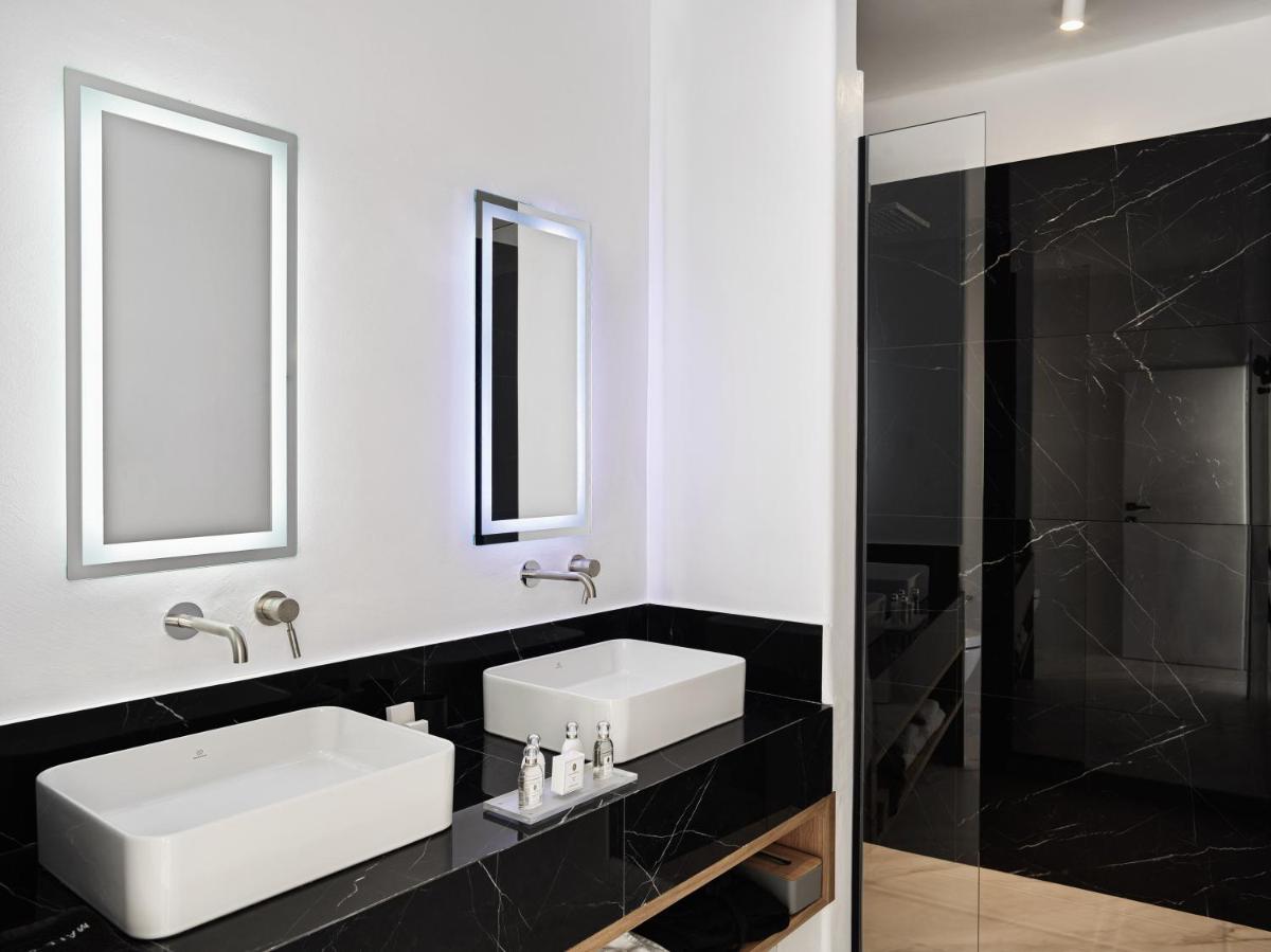 Kouros Hotel & Suites