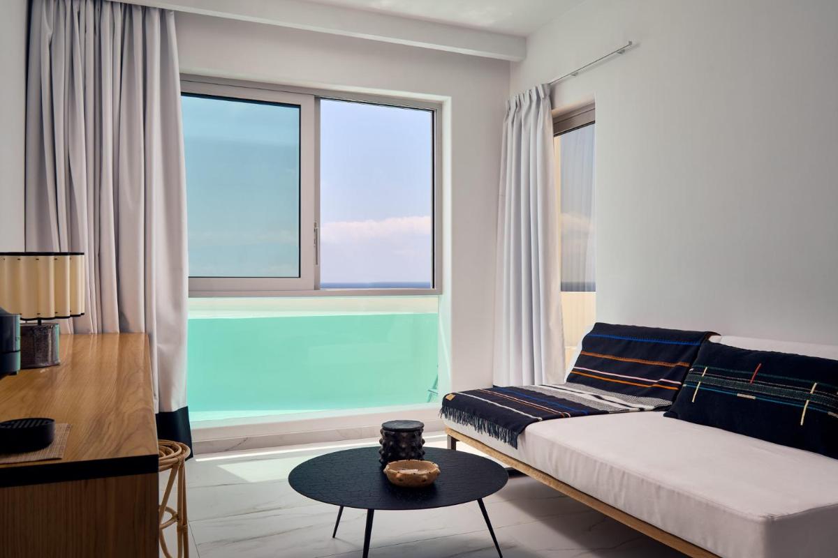 Kouros Hotel & Suites