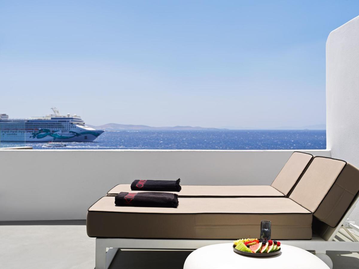 Kouros Hotel & Suites