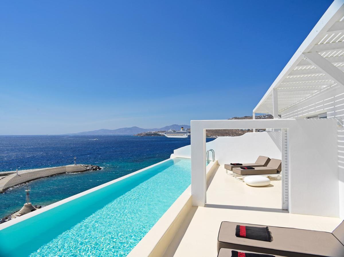 Kouros Hotel & Suites
