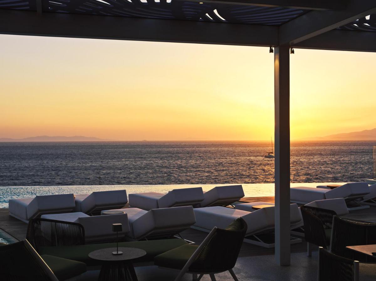 Kouros Hotel & Suites
