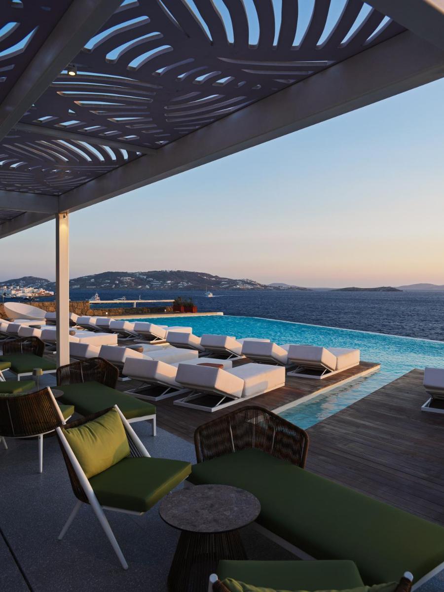 Kouros Hotel & Suites