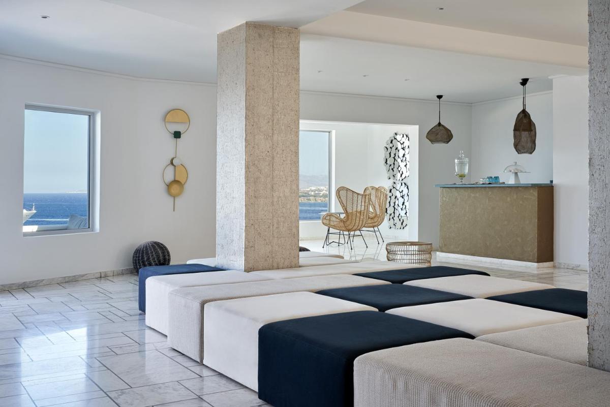 Kouros Hotel & Suites