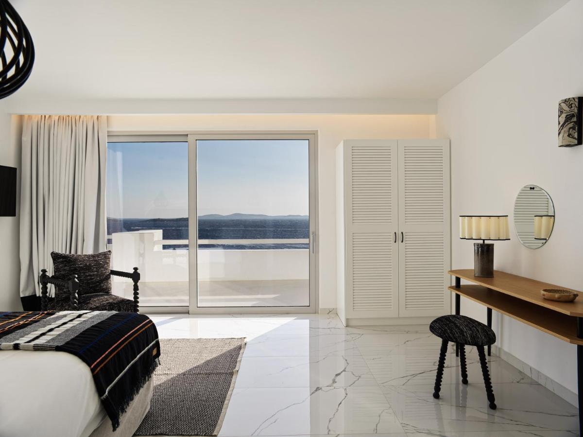 Kouros Hotel & Suites