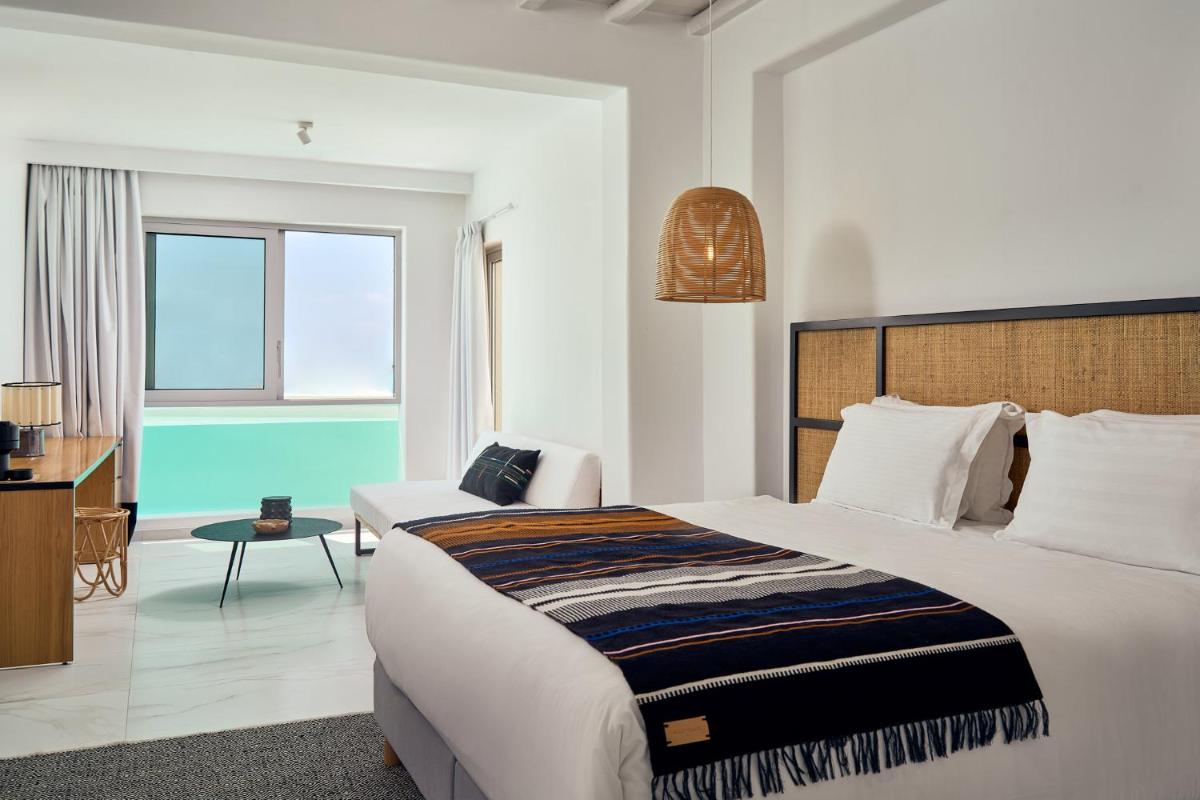 Kouros Hotel & Suites