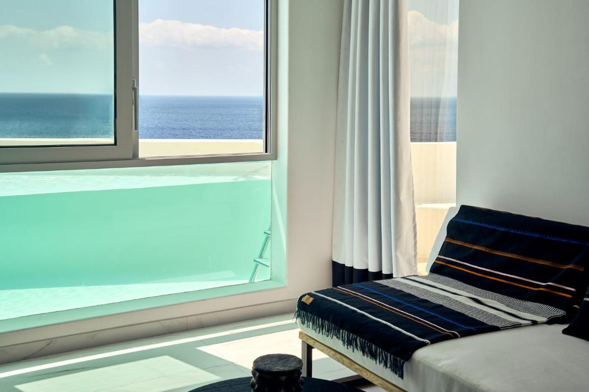 Kouros Hotel & Suites