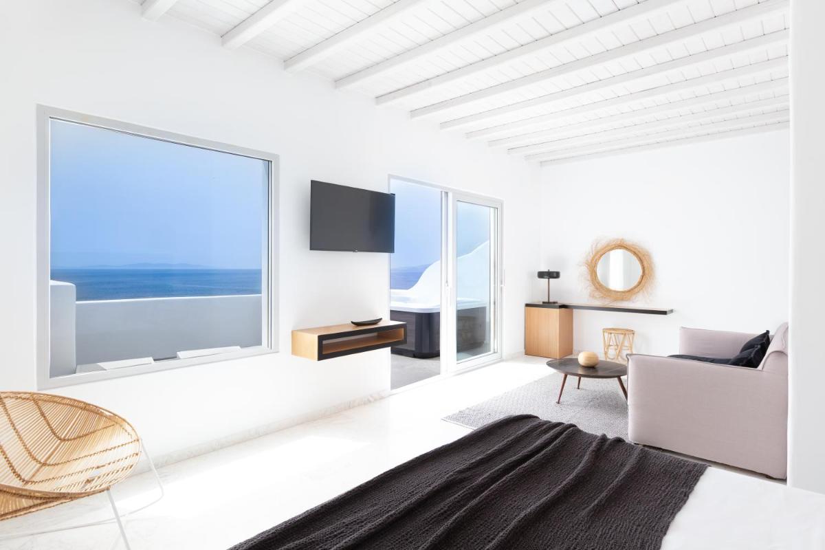 Kouros Hotel & Suites