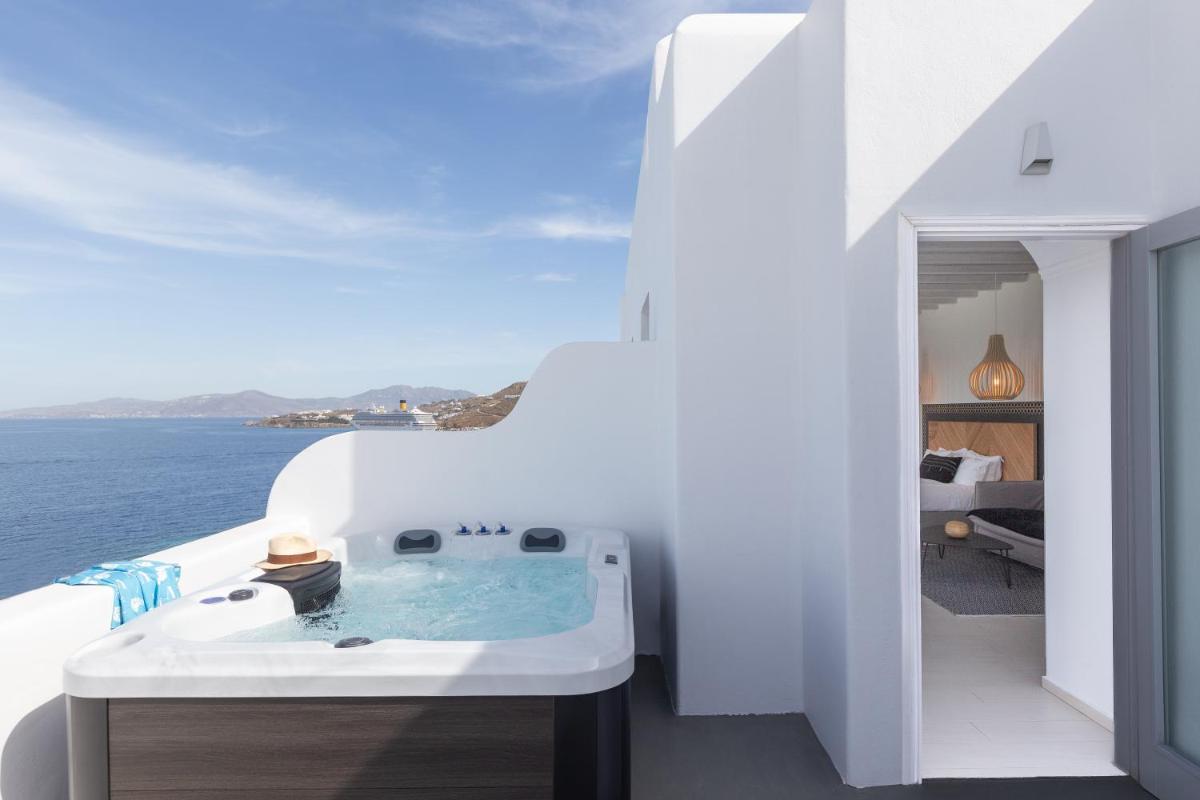 Kouros Hotel & Suites