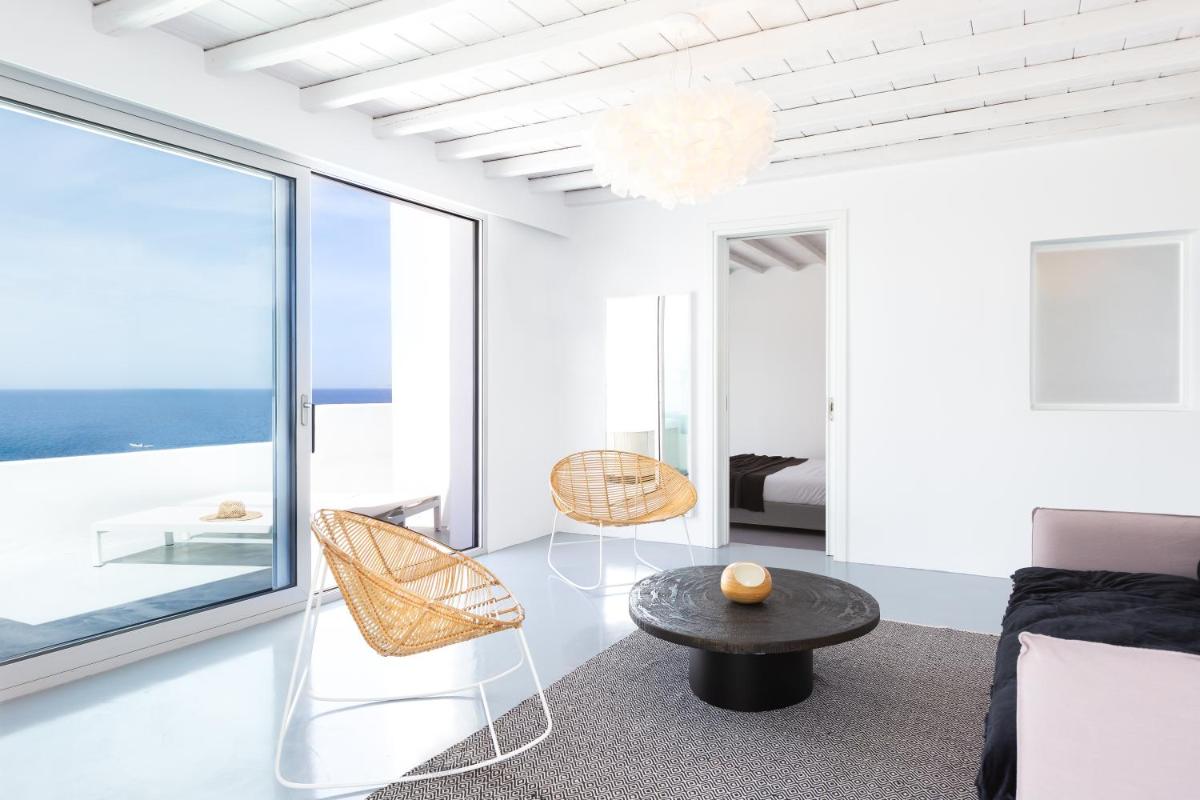 Kouros Hotel & Suites