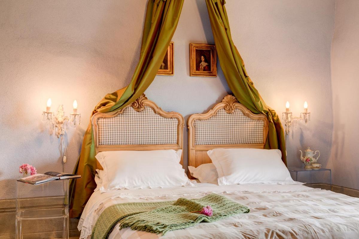 La Casa Delle Grottesche