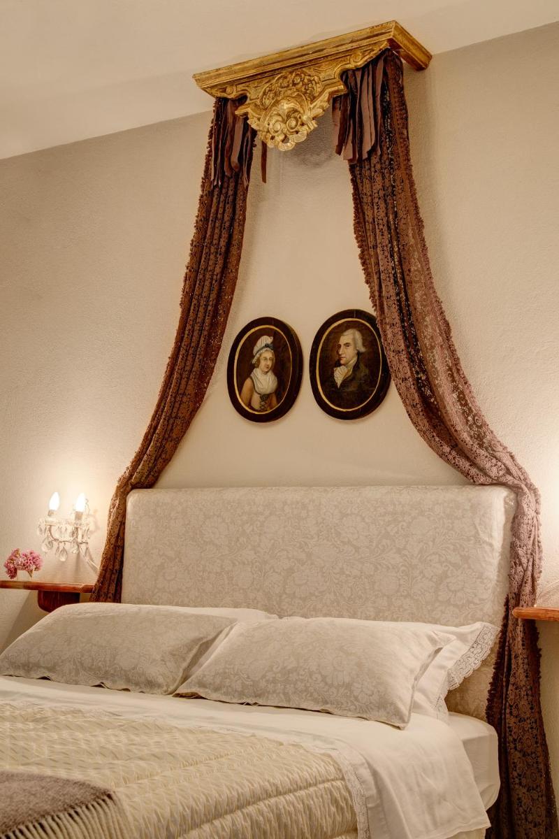 La Casa Delle Grottesche