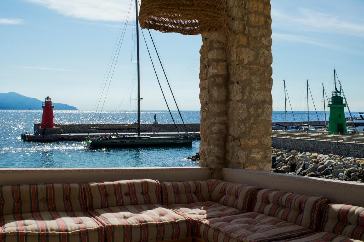 LA GUARDIA Hotel