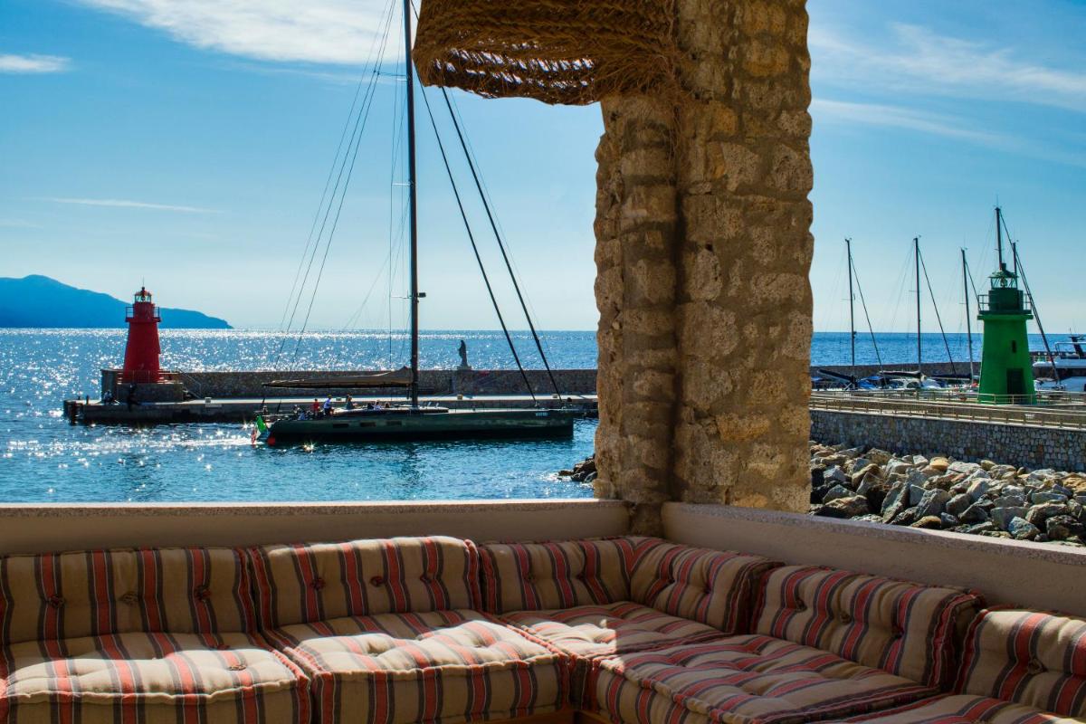 LA GUARDIA Hotel