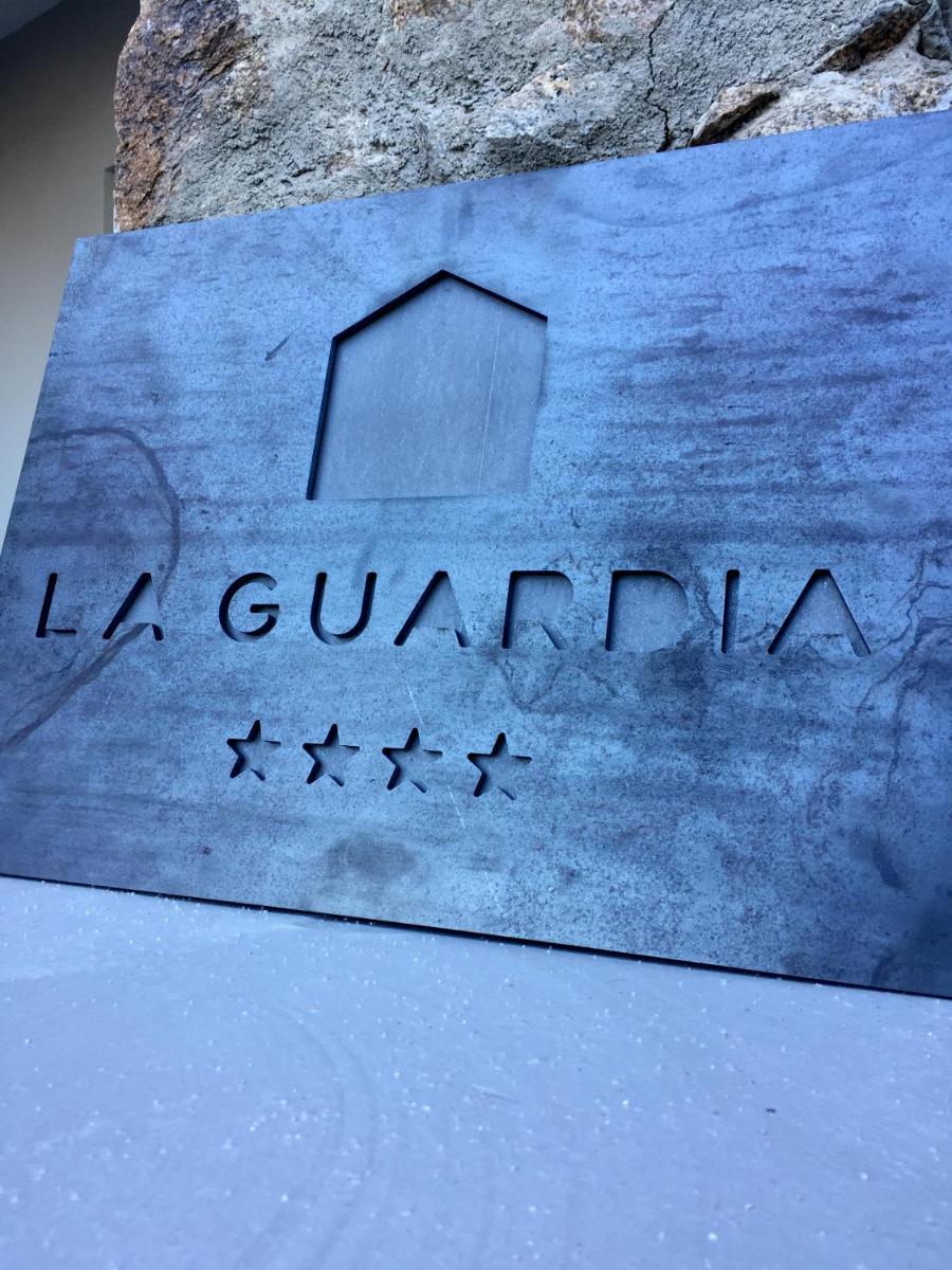LA GUARDIA Hotel