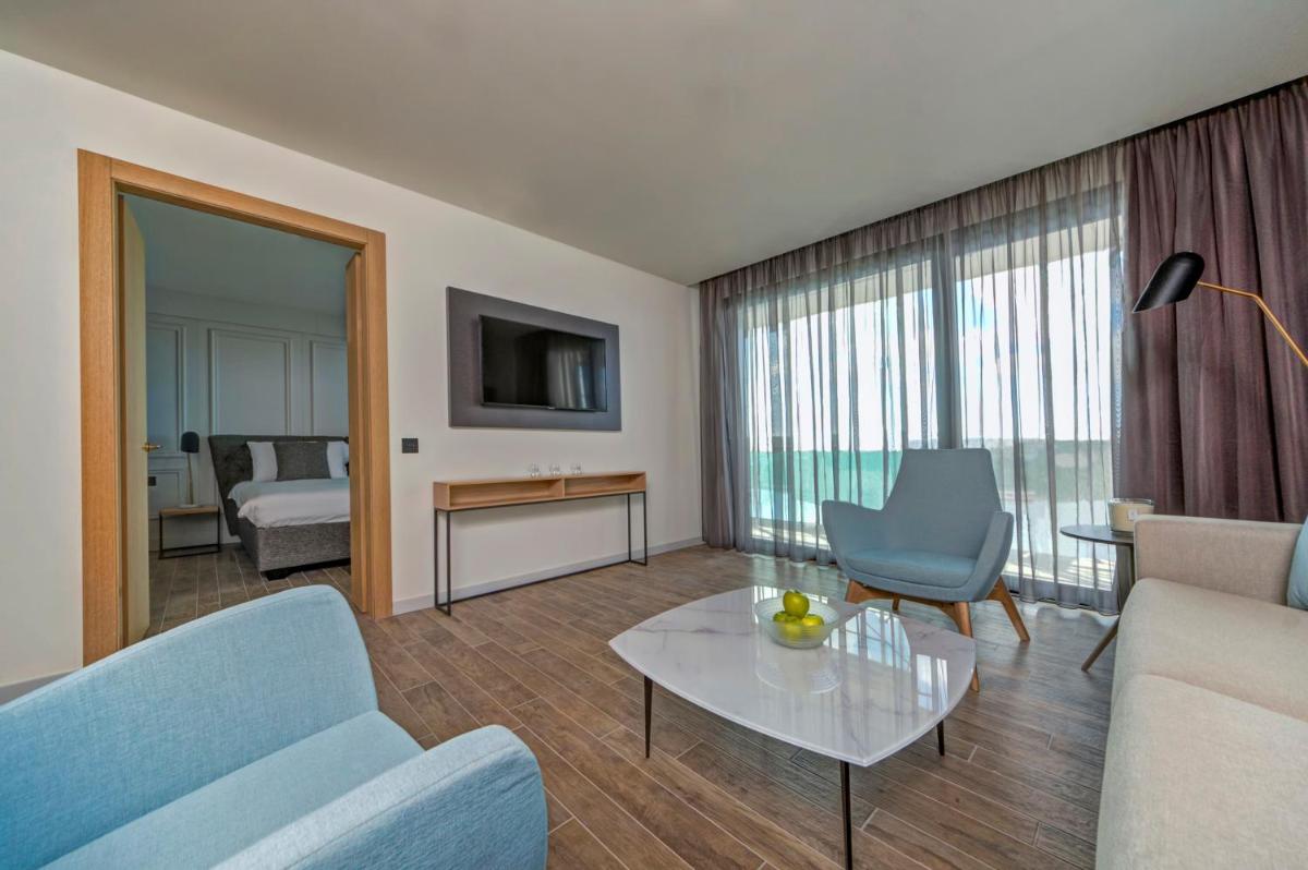 Land's End, Boutique Hotel