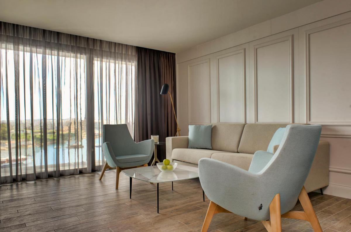 Land's End, Boutique Hotel