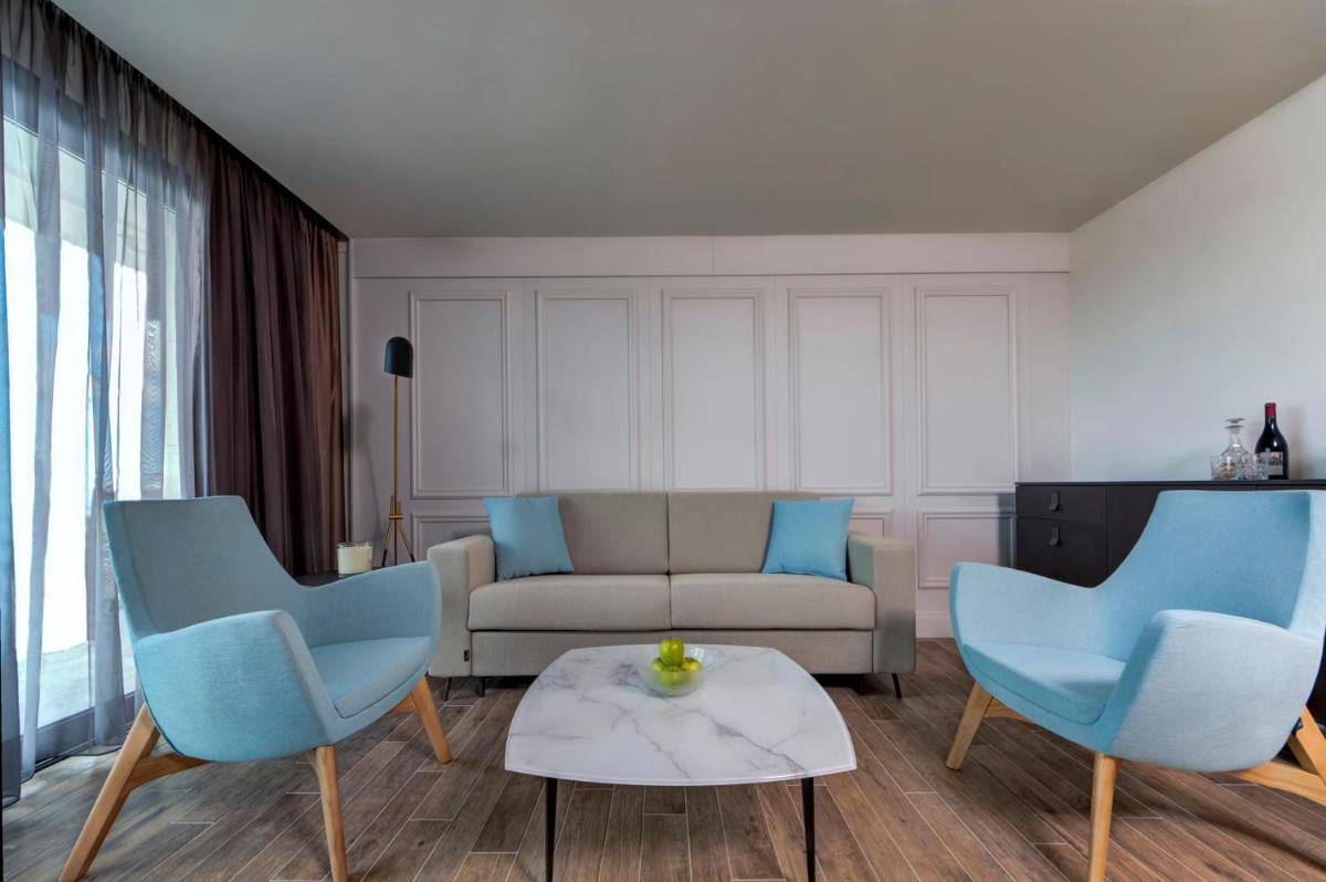 Land's End, Boutique Hotel