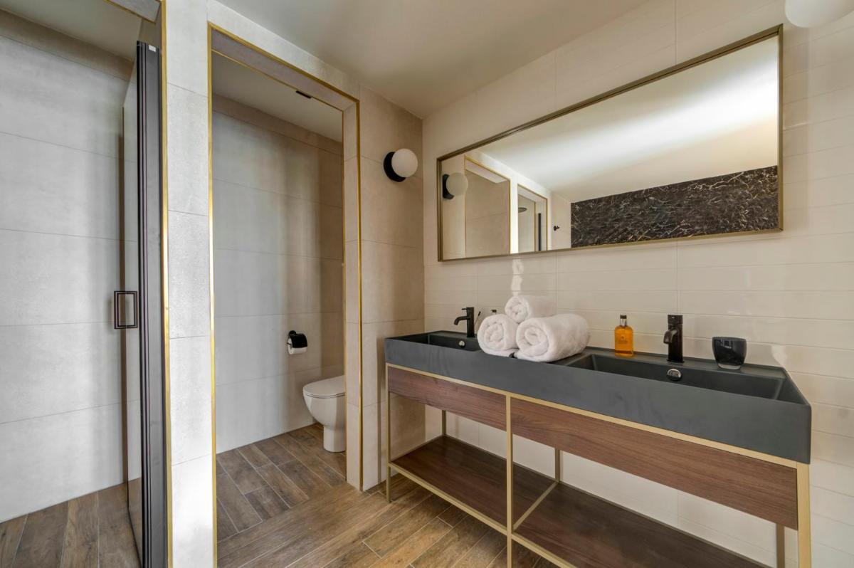 Land's End, Boutique Hotel