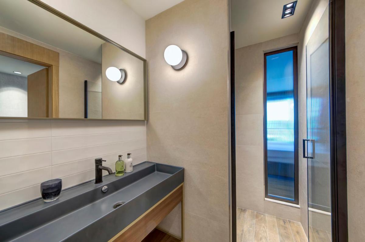 Land's End, Boutique Hotel