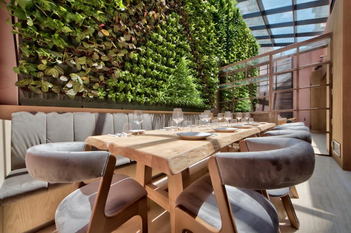 Land's End, Boutique Hotel