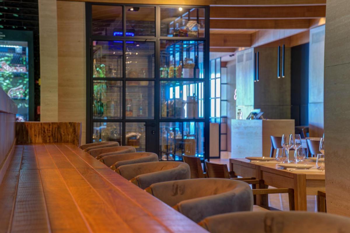 Land's End, Boutique Hotel
