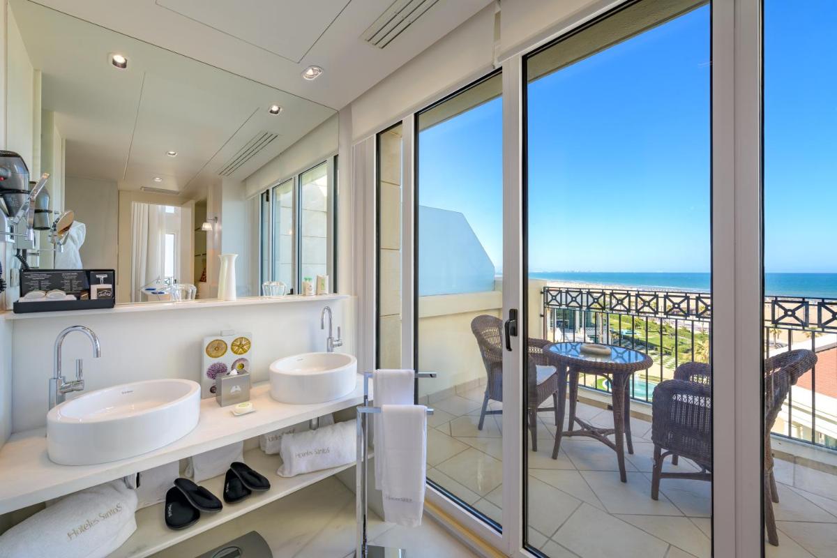 Las Arenas Balneario Resort