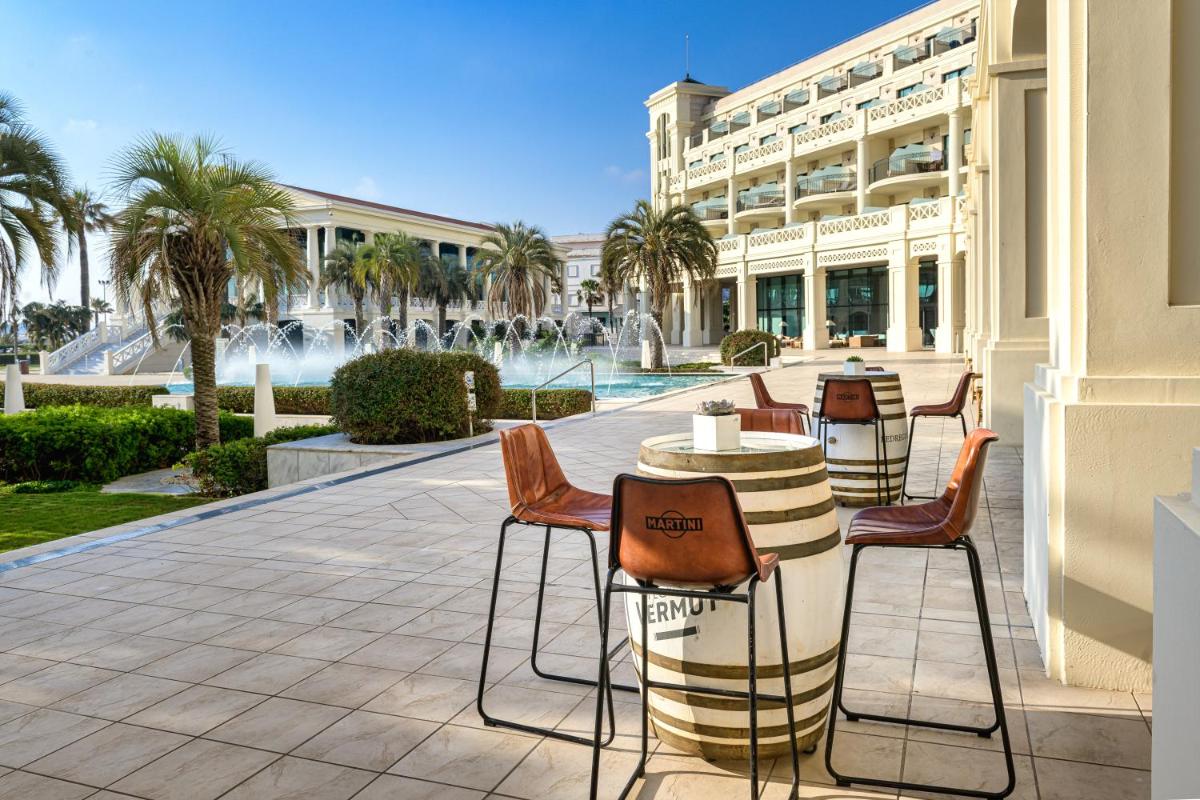 Las Arenas Balneario Resort